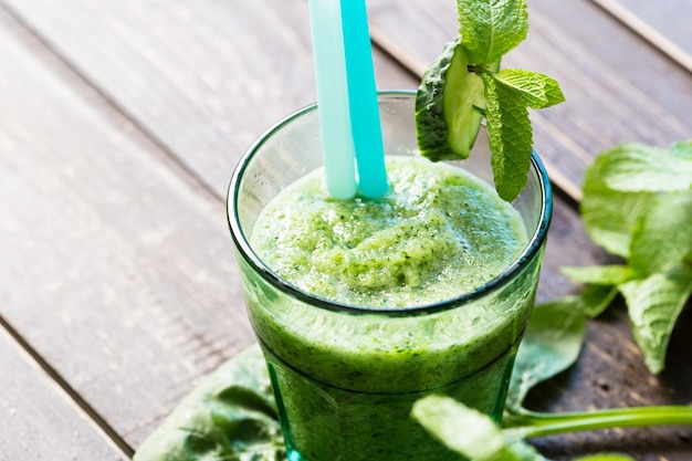 Smoothie de vegetais verdes