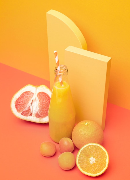 Smoothie saudável de laranja e toranja