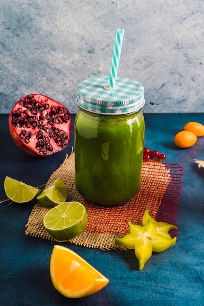 Smoothie verde saudável e delicioso