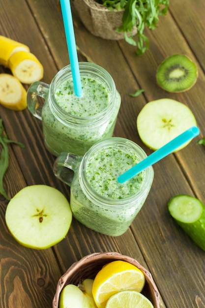 Smoothy bebida verde fresca