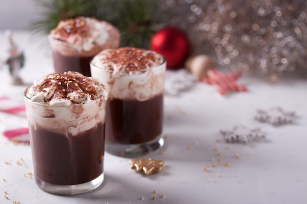 Sobremesa deliciosa com creme para o Natal