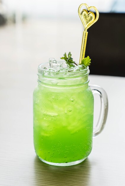 Soda de maçã verde