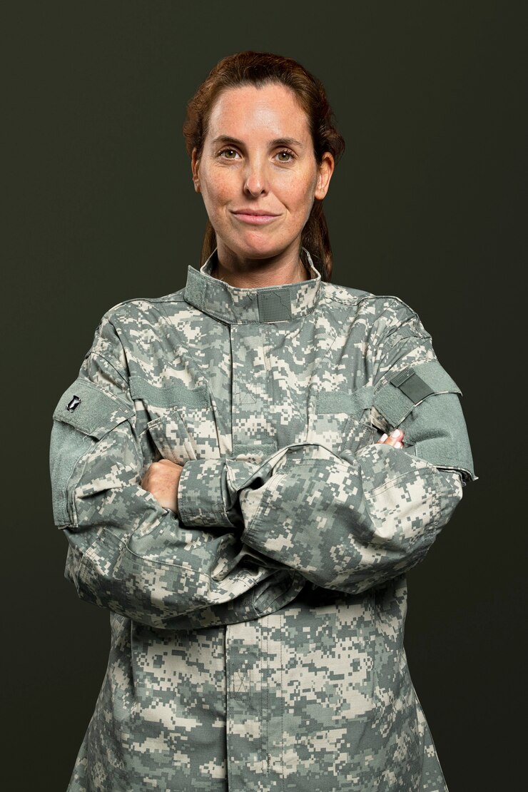 Foto grátis soldada em um retrato de uniforme