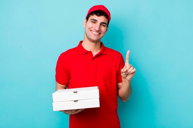 sorrindo com orgulho e confiança, tornando-se o número um