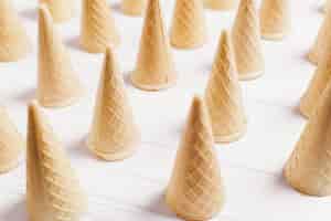 Foto grátis sorvete fundo com cones