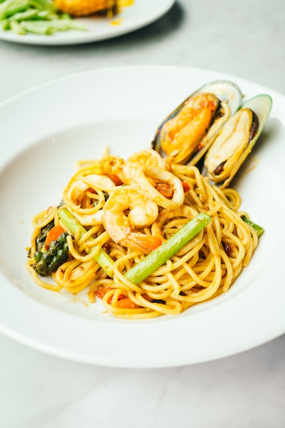 Spaghetti e macarrão com frutos do mar