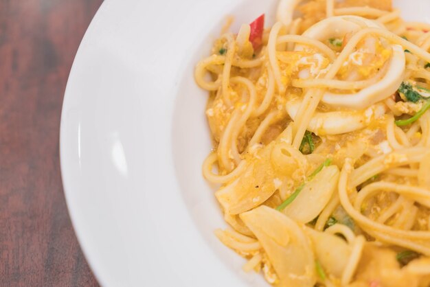 Spaghetti Frango Com Curry De Marisco