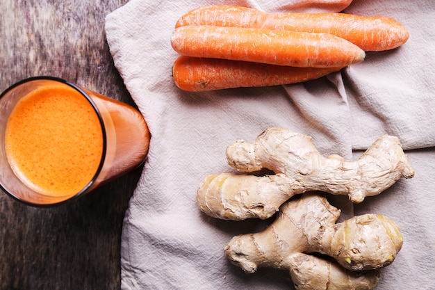 Suco de cenoura com raiz de gengibre