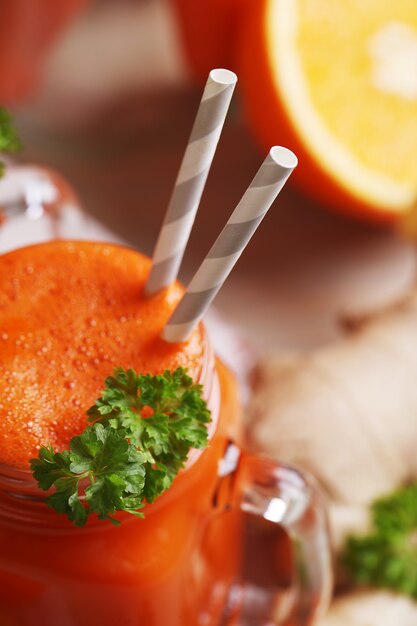 Suco de cenoura fresca