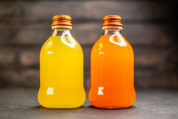 Foto grátis suco de laranja e amarelo de vista frontal