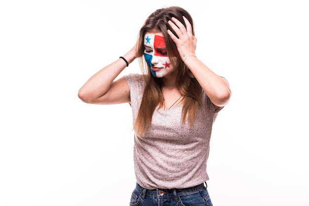 Suporte de torcida perdedor chateado da seleção do Panamá com rosto pintado isolado no fundo branco