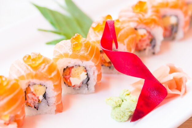 sushi branco delicioso tradicional japonesa