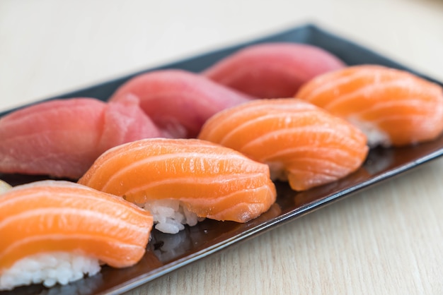 Sushi salmão e atum