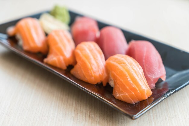 Sushi salmão e atum