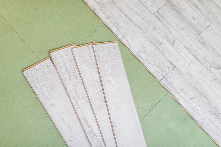 Foto grátis tábuas de piso laminado brilhante em cinza