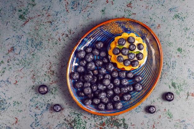 Foto grátis tartles de bagas caseiras deliciosas rústicas de verão.