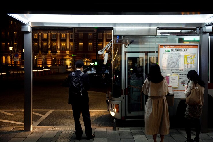 Foto grátis tela de exibição de informações de passageiros do sistema de metrô japonês