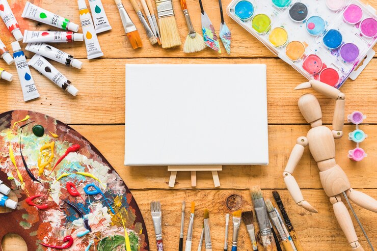 Foto grátis tela de vista superior rodeada por elementos de pintura
