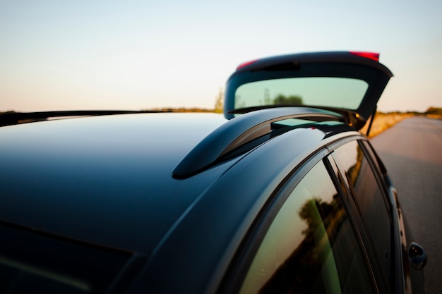 Foto grátis telhado do carro com as costas abertas