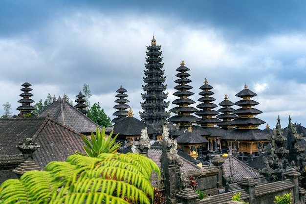 Foto grátis templo besakih em bali, indonésia