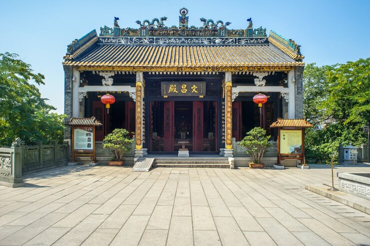 Foto grátis templo chinês em um dia ensolarado