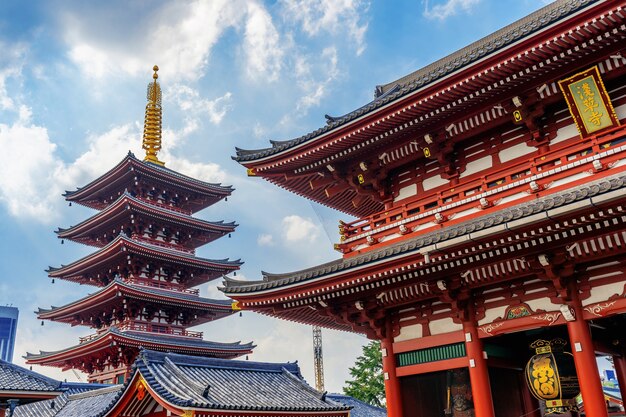 Templo de Senso-ji em Asakusa, Tóquio, Japão.
