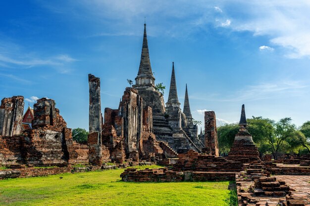 Templo de Wat Phra Si Sanphet no Parque Histórico de Ayutthaya, província de Ayutthaya, Tailândia. Patrimônio mundial da UNESCO.