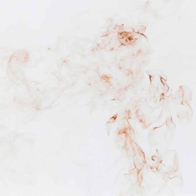 Tendrils de fumaça marrom