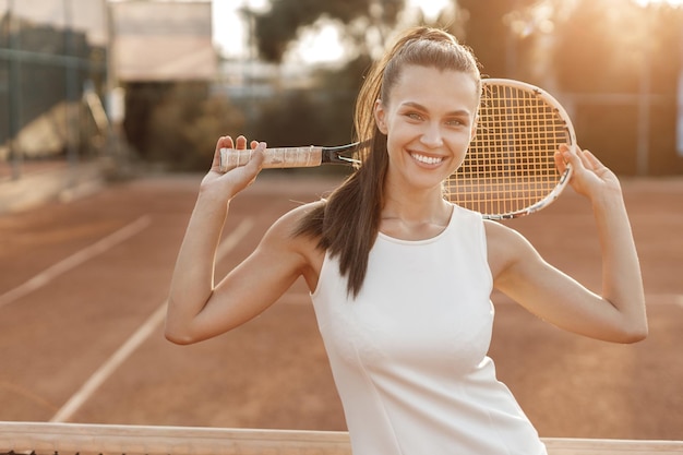 Fotos Mulher Jogando Tenis, 93.000+ fotos de arquivo grátis de alta  qualidade