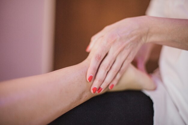 Terapeuta de massagem pedestre