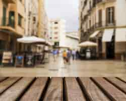 Foto grátis textura da mesa olhando para a cena da cidade