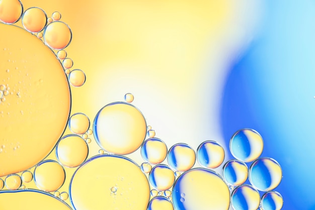 Textura de bolhas diferentes abstrato amarelo e azul