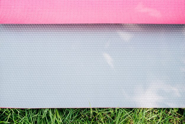 Textura de esteira de ioga rosa close-up