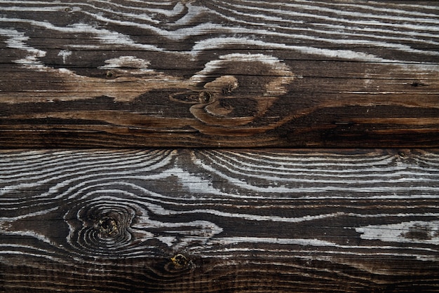 Textura de madeira de tábuas marrons escuras.