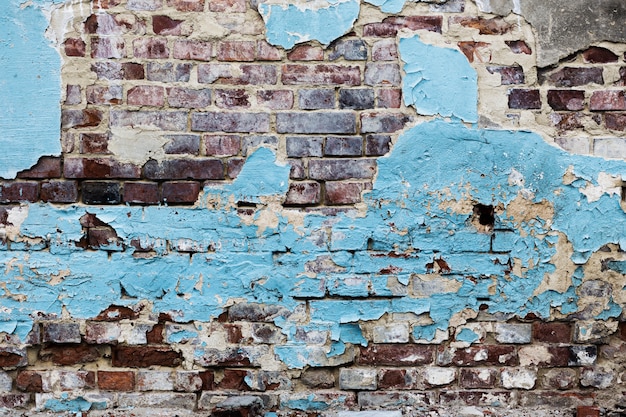 Textura de paredes de tijolo pintado azul descascado