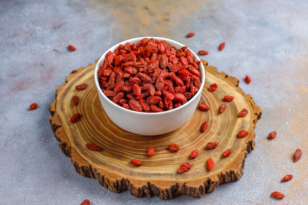 Tigela de bagas secas de goji.