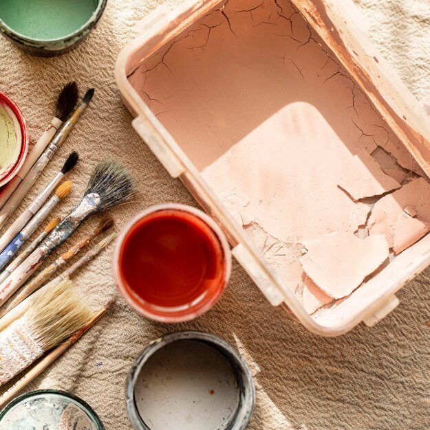 Tinta pronta para vasos de cerâmica conceito de cerâmica