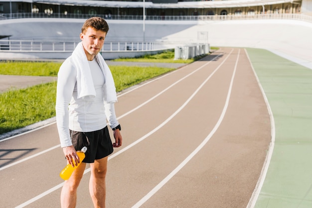 Tiro longo, de, atleta, em, a, pista corrente