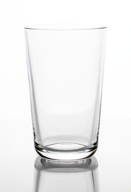 Tiro macro de copo vazio de beber