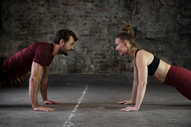 Tiro médio cabe pessoas fazendo exercícios