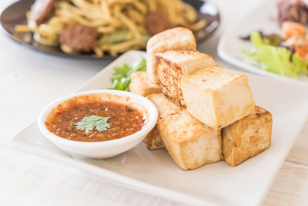 Foto grátis tofu frito - comida saudável