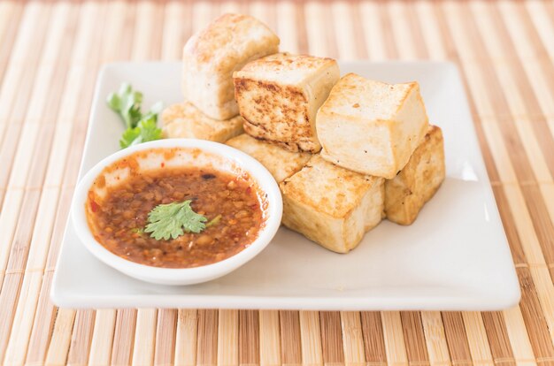 Foto grátis tofu frito - comida saudável