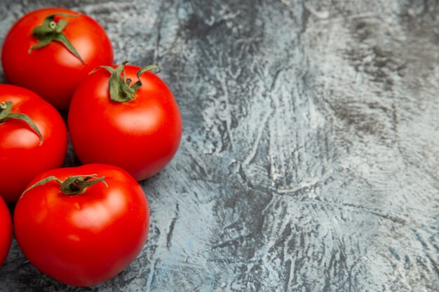 Tomates frescos de vista frontal