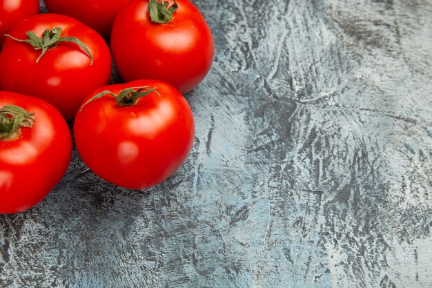 Tomates frescos de vista frontal