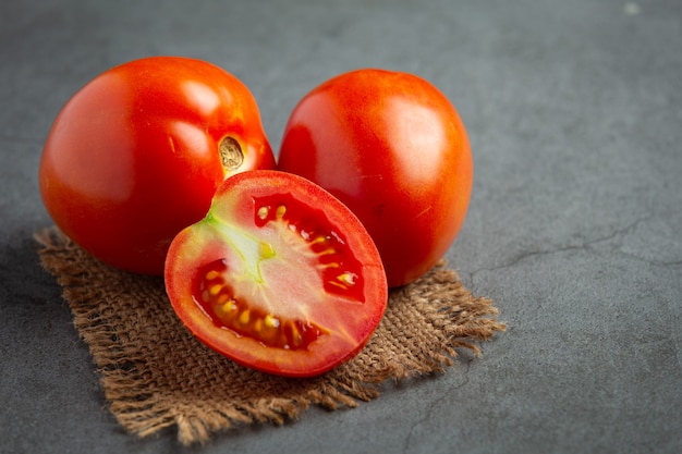 Tomates frescos prontos para cozinhar