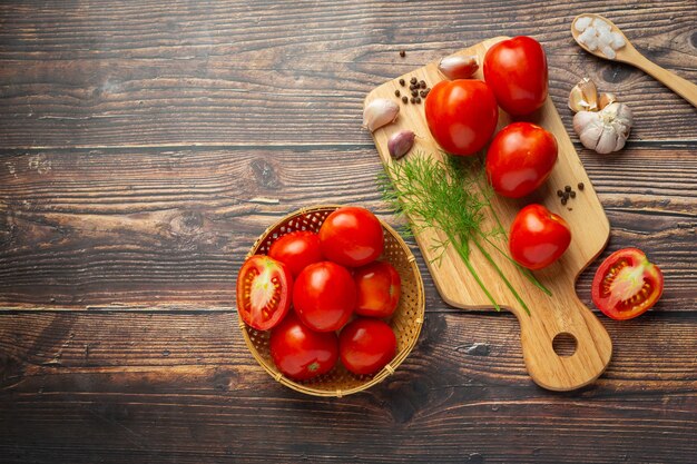 Tomates frescos prontos para cozinhar