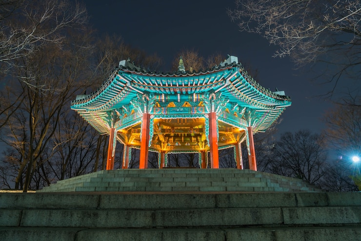 Foto grátis torre de seul beautiful traditional architectureat, namsan mountain in korea - boost up color processing