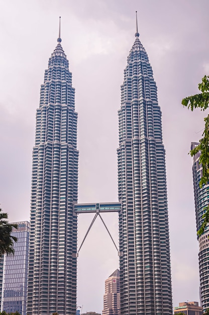 Foto grátis torres na cidade