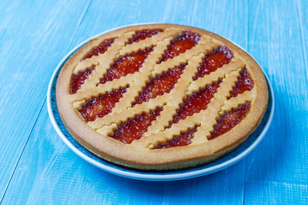 Torta de geléia de morango assado bolo doce pastelaria vista superior