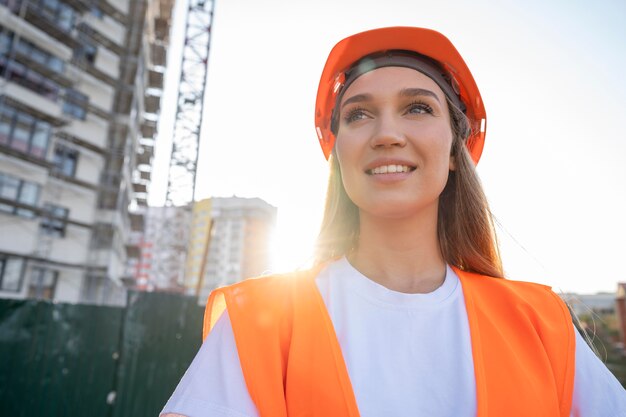 Trabalhador da construção civil no local
